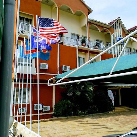 Hotel Vivi Palace Matadi Екстериор снимка