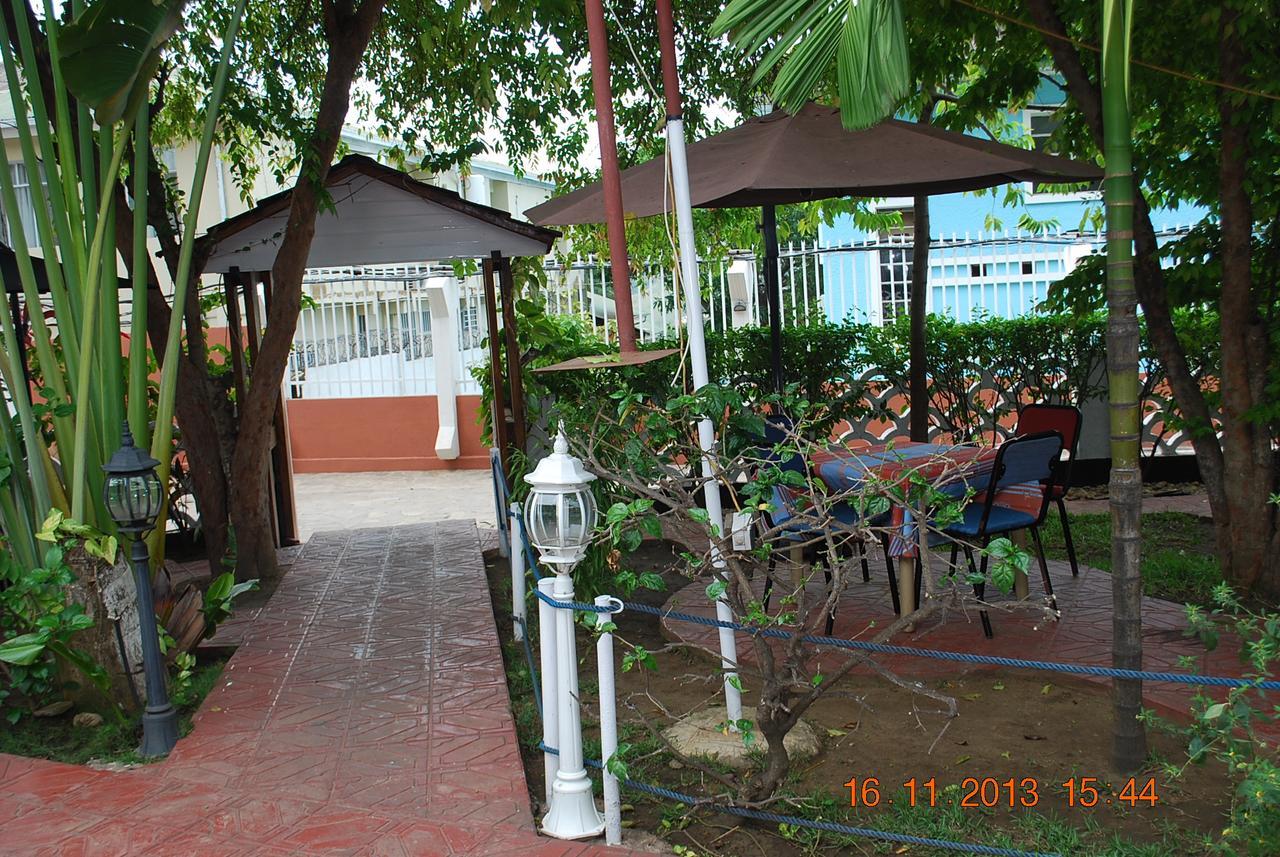 Hotel Vivi Palace Matadi Екстериор снимка