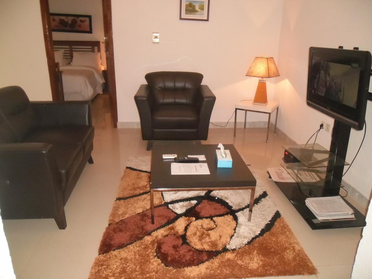 Hotel Vivi Palace Matadi Екстериор снимка