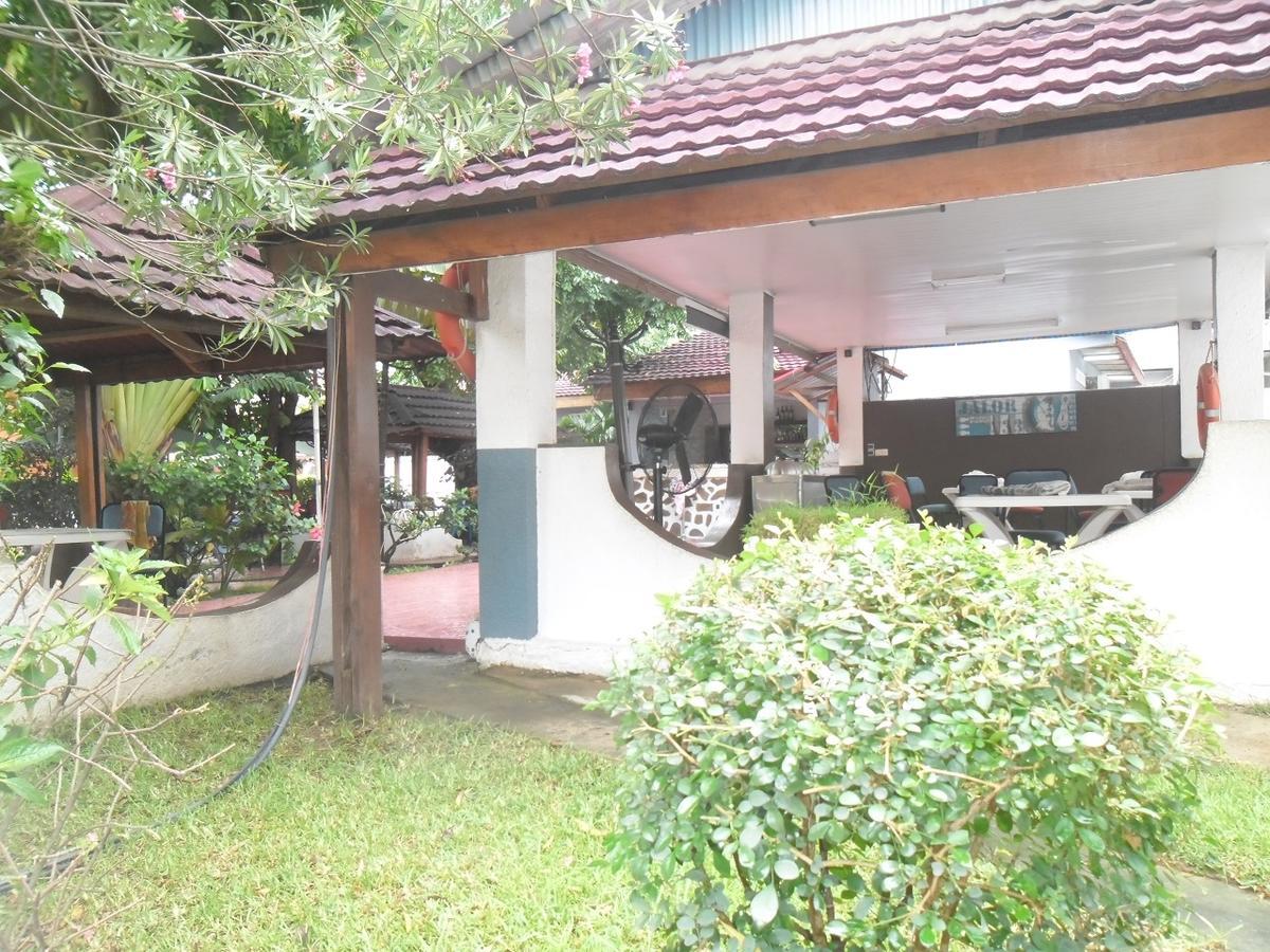 Hotel Vivi Palace Matadi Екстериор снимка