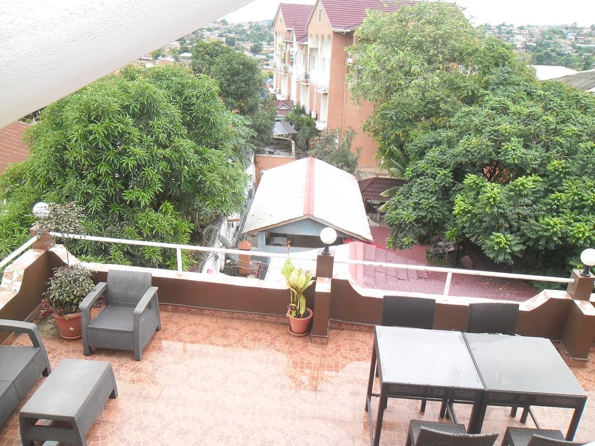Hotel Vivi Palace Matadi Екстериор снимка