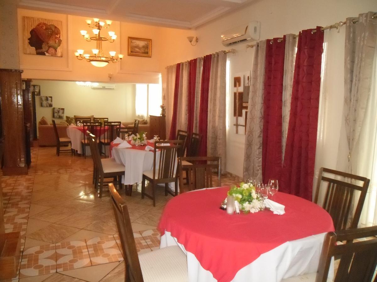 Hotel Vivi Palace Matadi Екстериор снимка