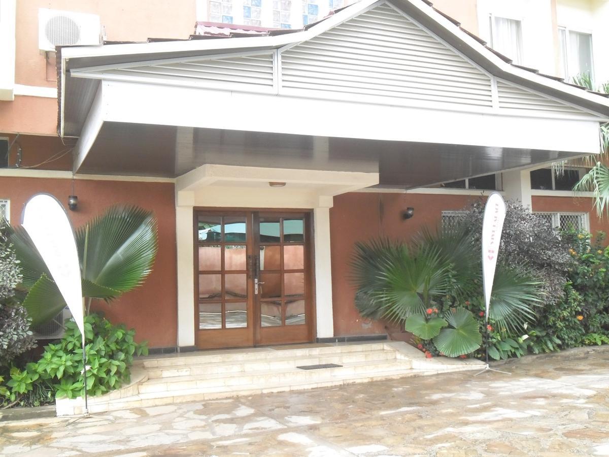 Hotel Vivi Palace Matadi Екстериор снимка