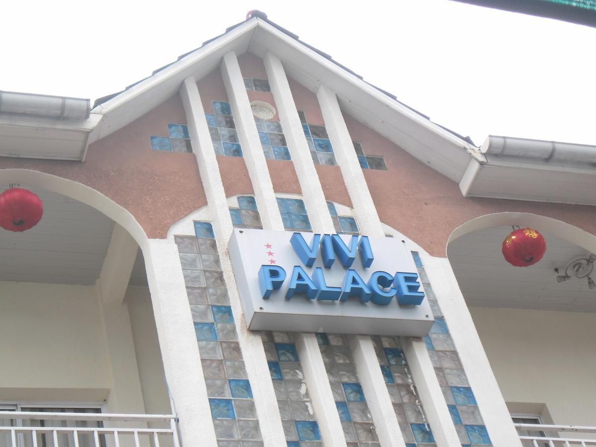 Hotel Vivi Palace Matadi Екстериор снимка