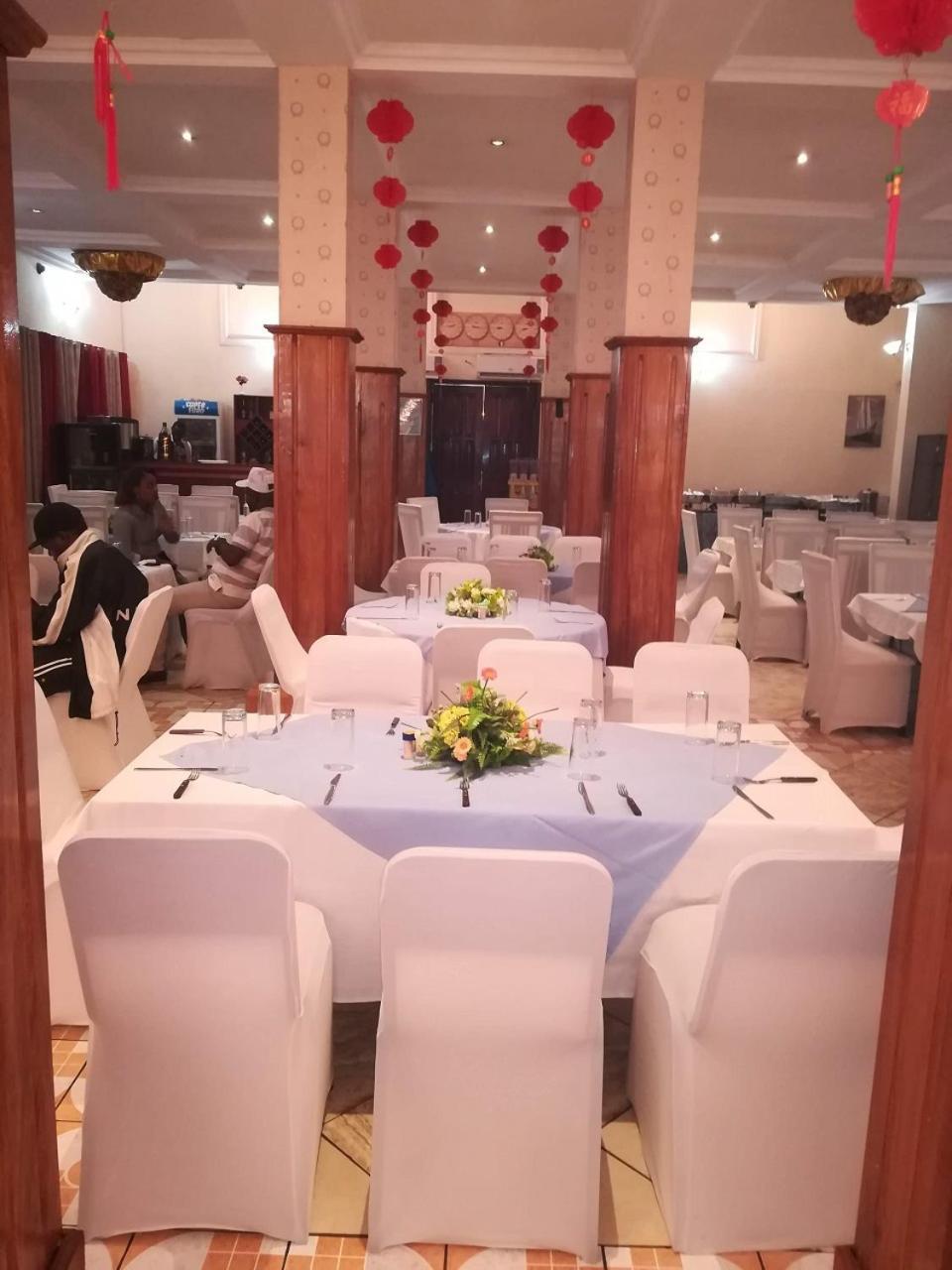 Hotel Vivi Palace Matadi Екстериор снимка