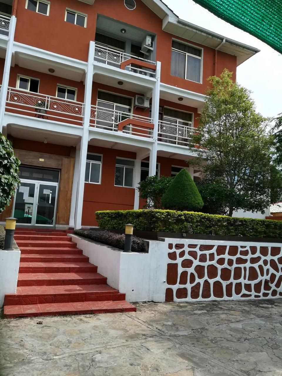 Hotel Vivi Palace Matadi Екстериор снимка