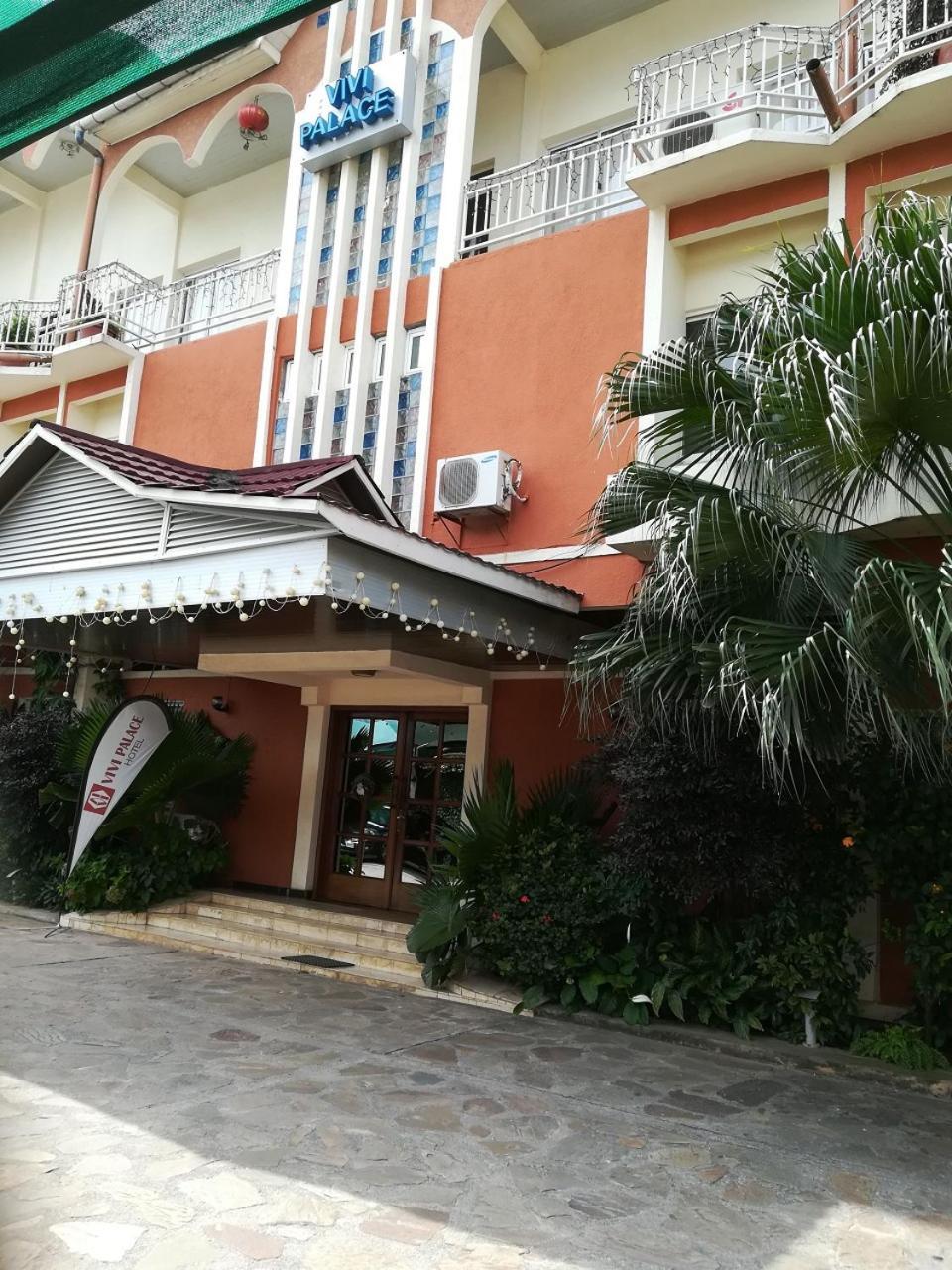Hotel Vivi Palace Matadi Екстериор снимка