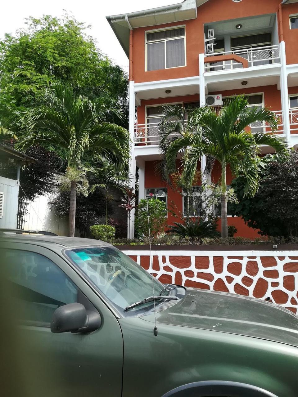 Hotel Vivi Palace Matadi Екстериор снимка