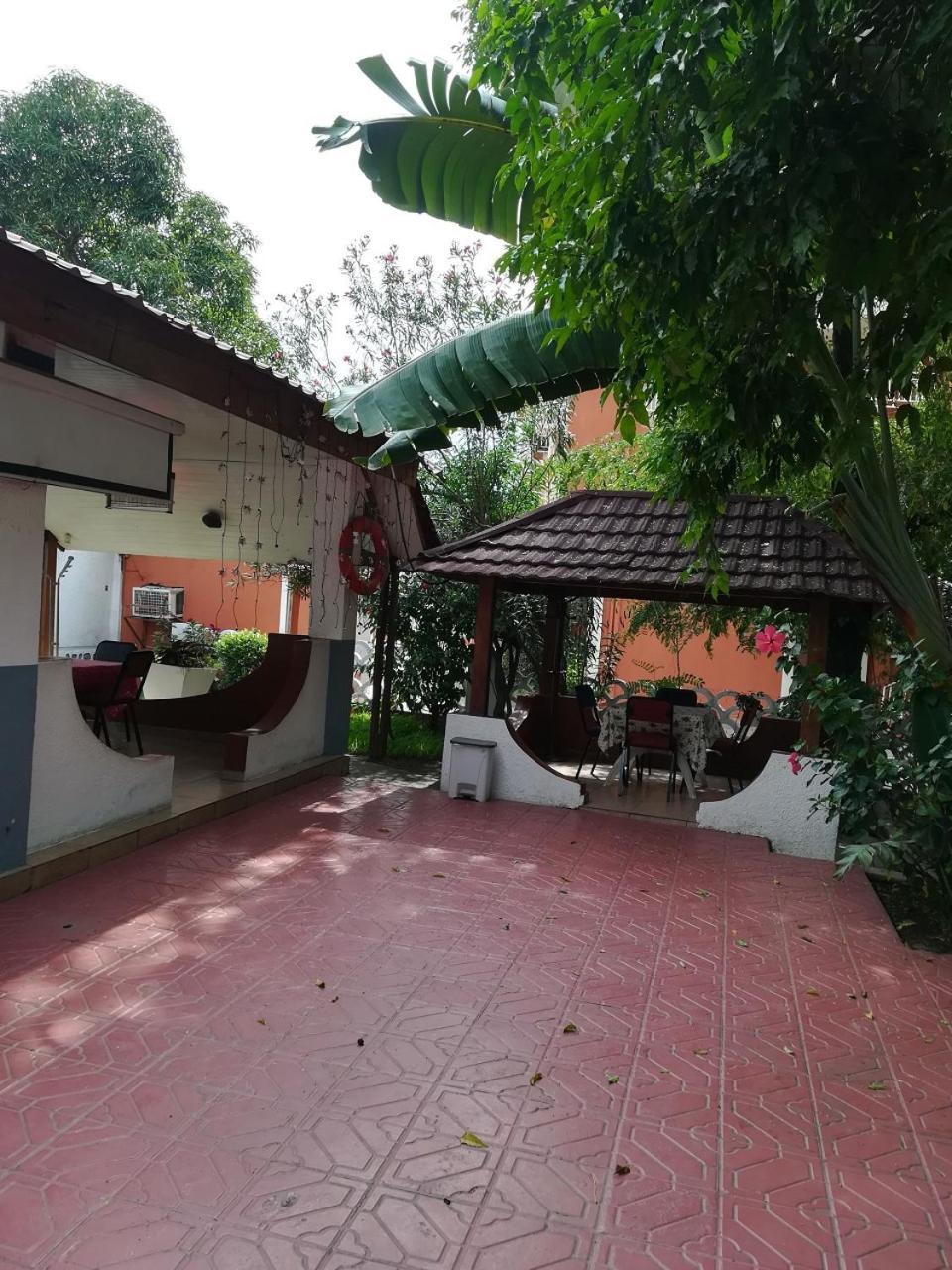 Hotel Vivi Palace Matadi Екстериор снимка